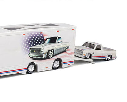 Maisto 1:64 Mijo Exclusives Mack Anthem & 1987 Chevrolet 1500 Pick-Up Truck – SQUAREBODY USA – Design Transporters